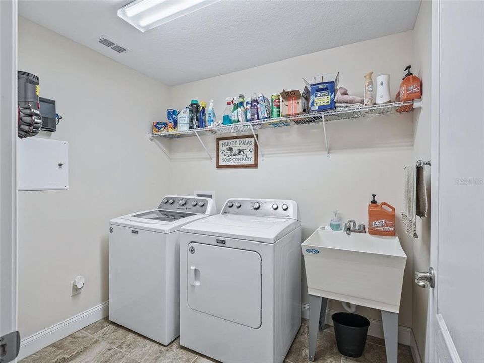 En Venta: $699,000 (4 camas, 2 baños, 2359 Pies cuadrados)