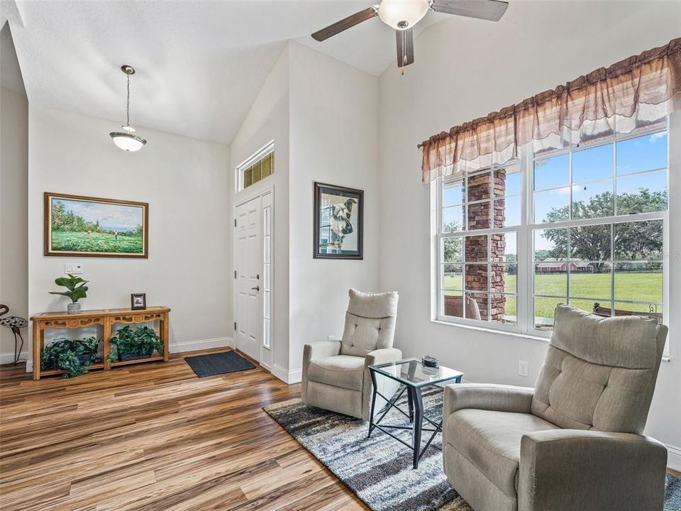 En Venta: $699,000 (4 camas, 2 baños, 2359 Pies cuadrados)