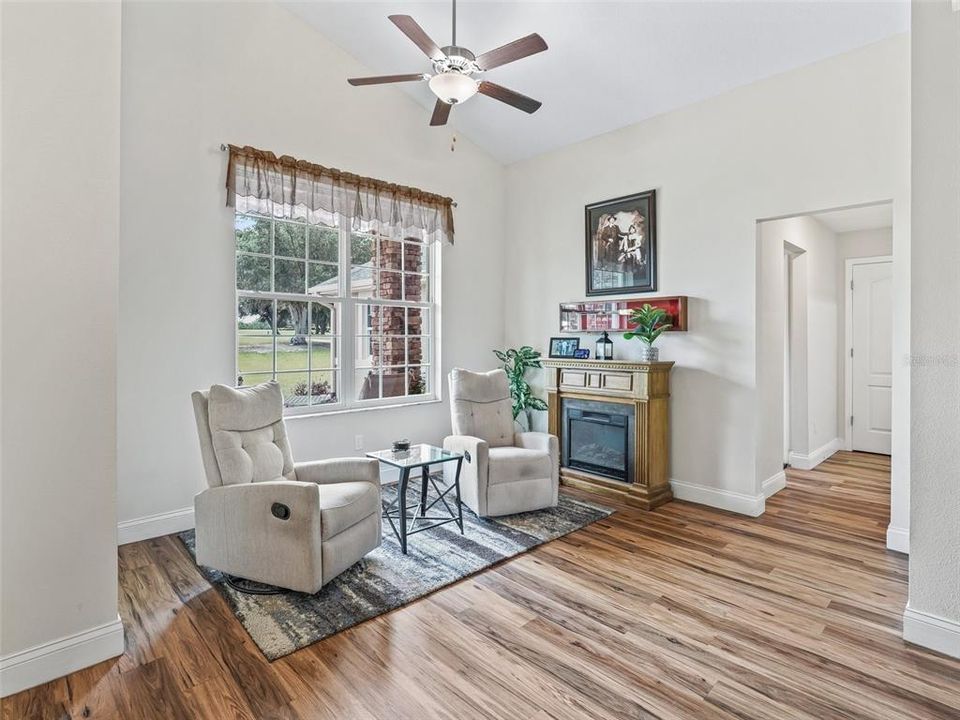 En Venta: $699,000 (4 camas, 2 baños, 2359 Pies cuadrados)