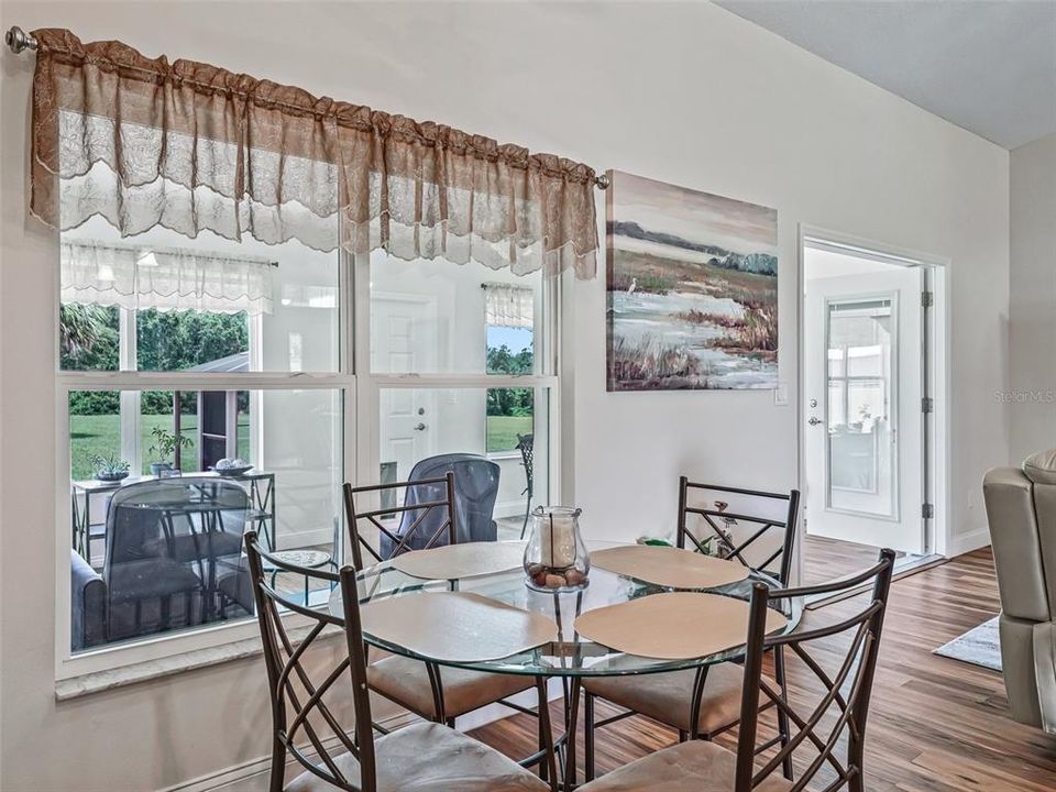 En Venta: $699,000 (4 camas, 2 baños, 2359 Pies cuadrados)