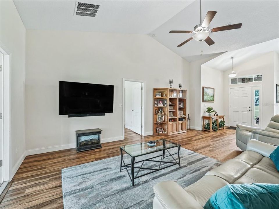 En Venta: $699,000 (4 camas, 2 baños, 2359 Pies cuadrados)