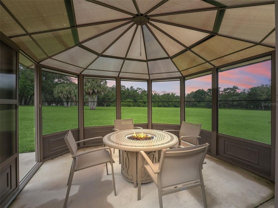 En Venta: $699,000 (4 camas, 2 baños, 2359 Pies cuadrados)