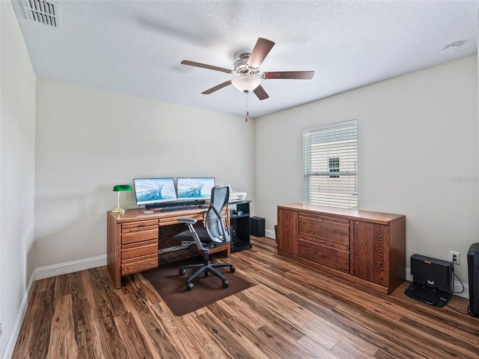 En Venta: $699,000 (4 camas, 2 baños, 2359 Pies cuadrados)