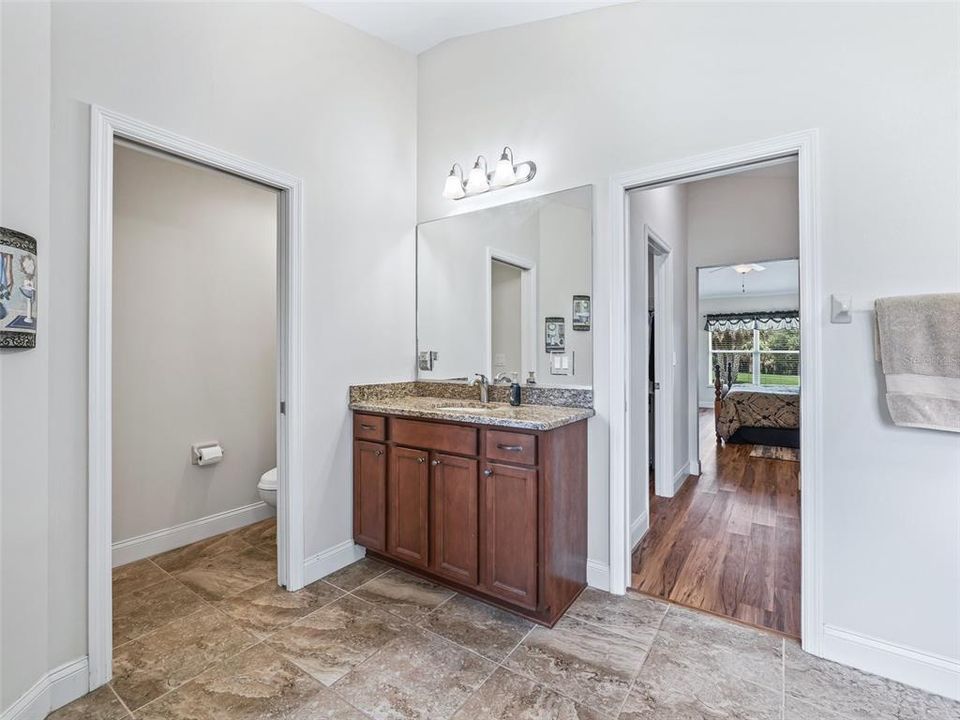 En Venta: $699,000 (4 camas, 2 baños, 2359 Pies cuadrados)