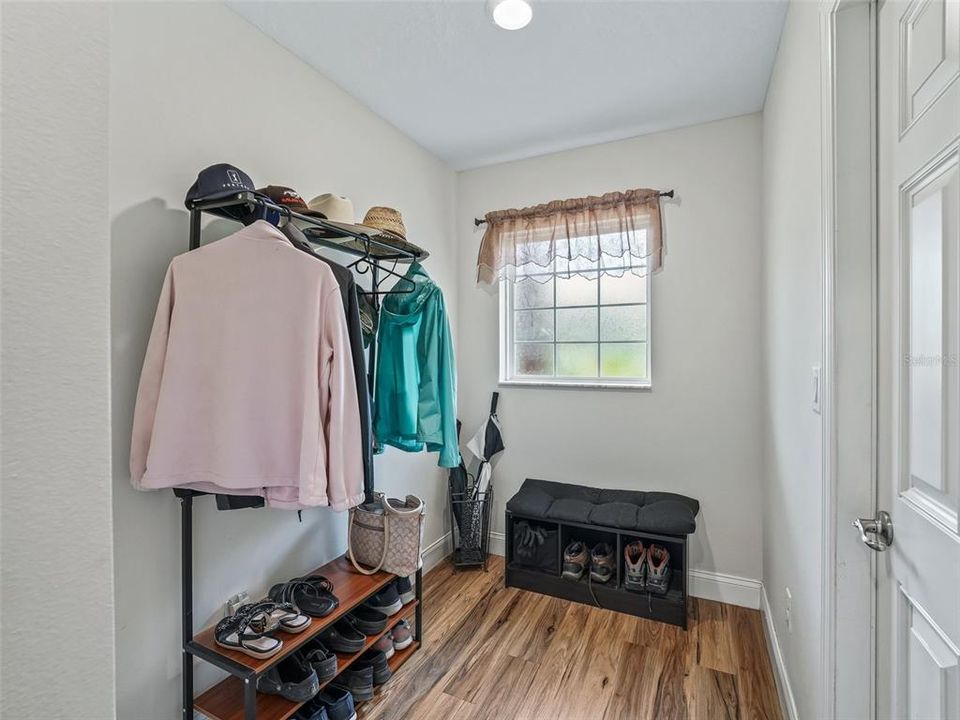 En Venta: $699,000 (4 camas, 2 baños, 2359 Pies cuadrados)