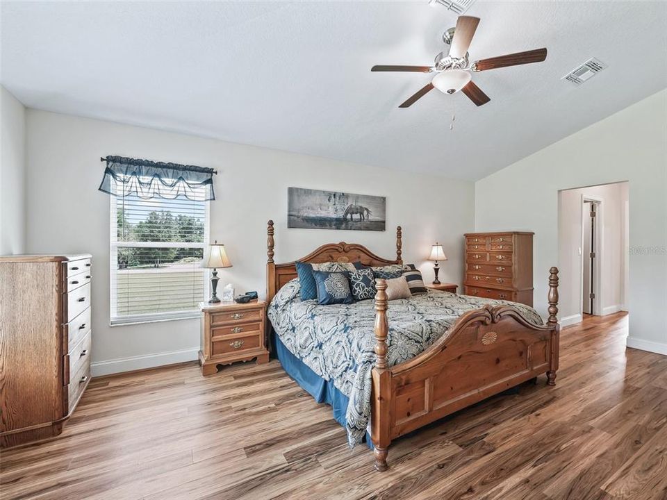 En Venta: $699,000 (4 camas, 2 baños, 2359 Pies cuadrados)