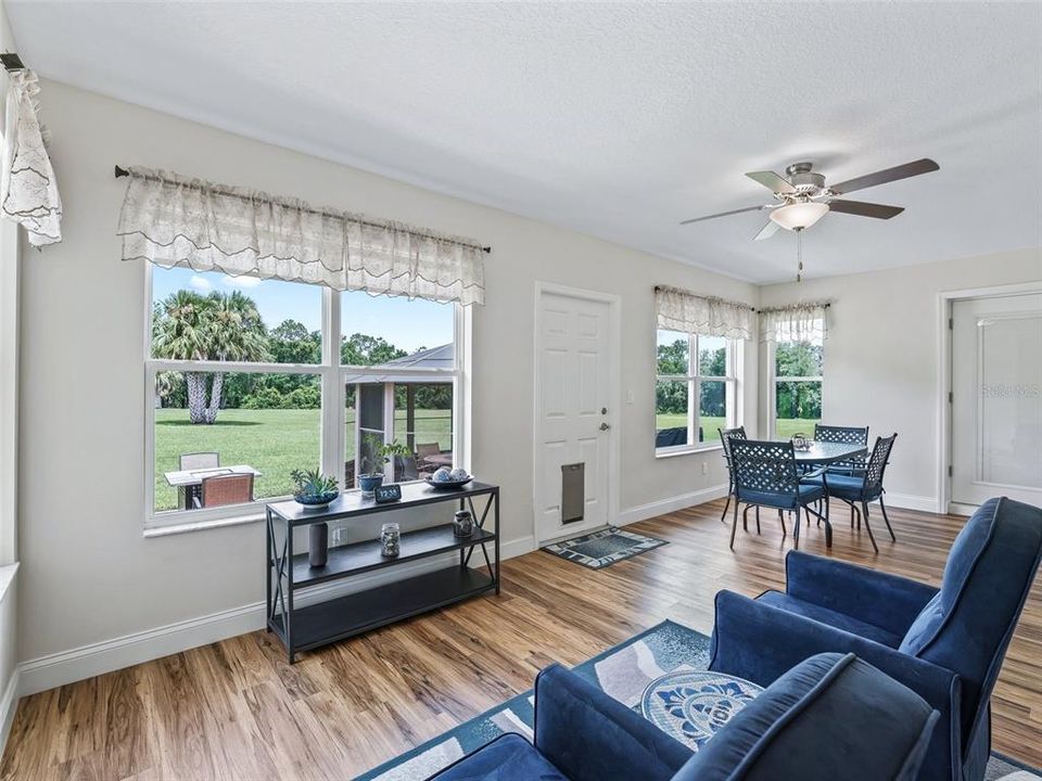 En Venta: $699,000 (4 camas, 2 baños, 2359 Pies cuadrados)