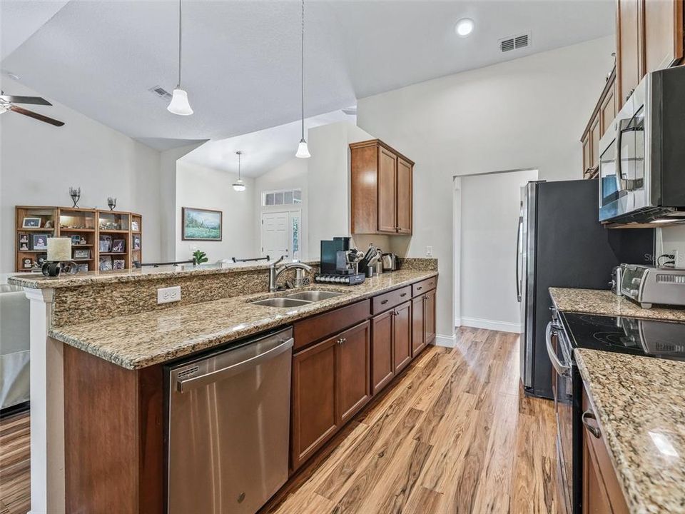 En Venta: $699,000 (4 camas, 2 baños, 2359 Pies cuadrados)