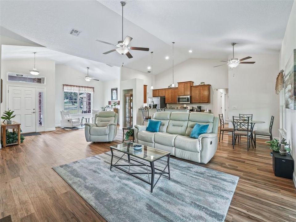 En Venta: $699,000 (4 camas, 2 baños, 2359 Pies cuadrados)