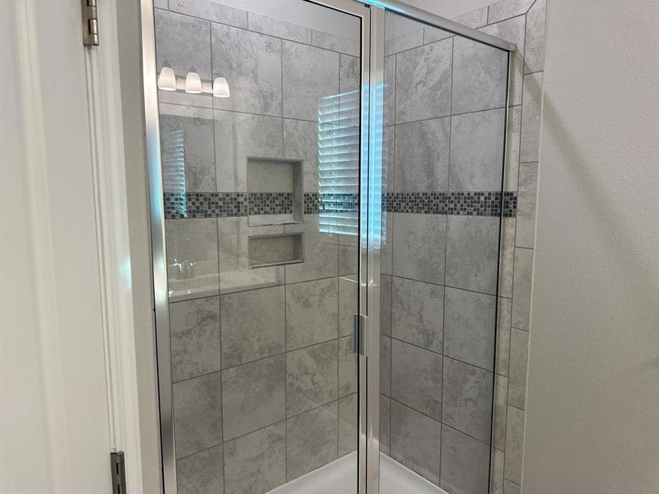 En Venta: $471,900 (4 camas, 2 baños, 2017 Pies cuadrados)