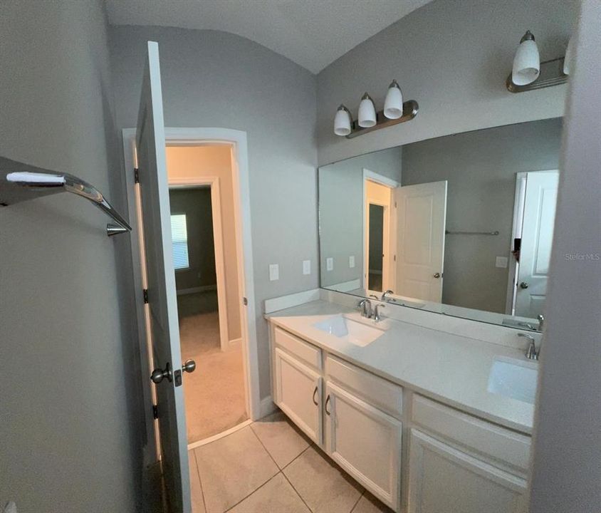 En Venta: $471,900 (4 camas, 2 baños, 2017 Pies cuadrados)