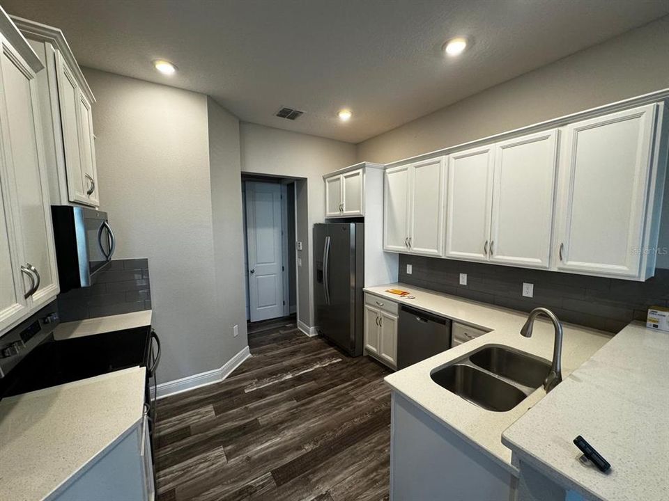 En Venta: $471,900 (4 camas, 2 baños, 2017 Pies cuadrados)