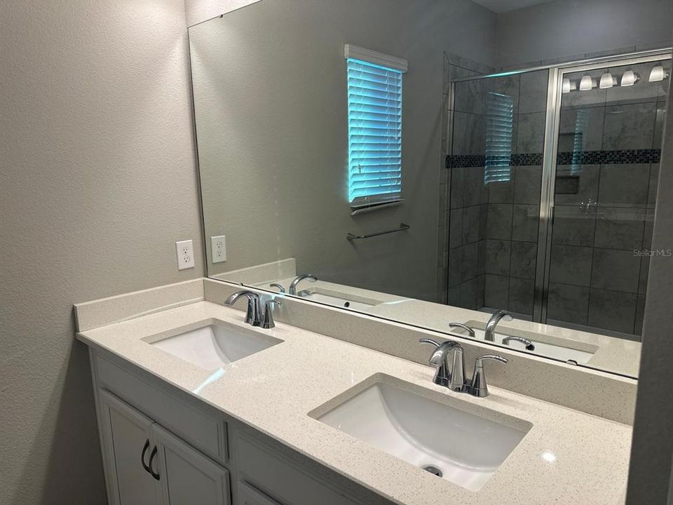 En Venta: $471,900 (4 camas, 2 baños, 2017 Pies cuadrados)