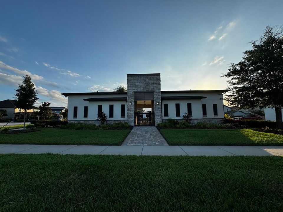 En Venta: $471,900 (4 camas, 2 baños, 2017 Pies cuadrados)