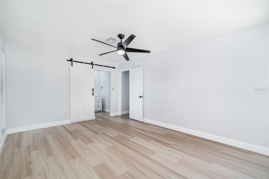 For Sale: $179,999 (2 beds, 1 baths, 1006 Square Feet)