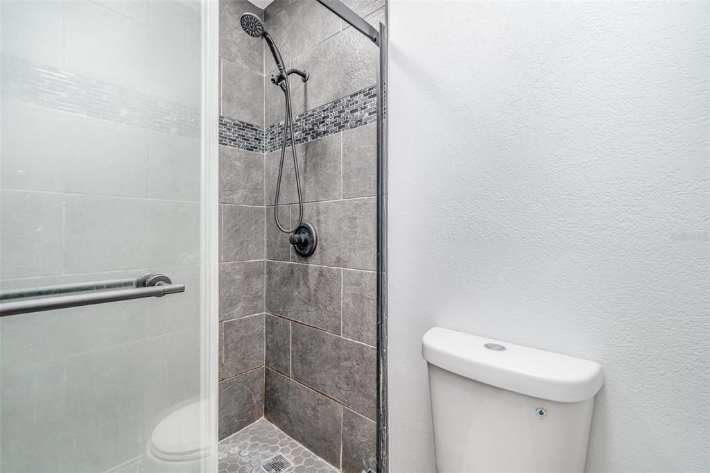 For Sale: $179,999 (2 beds, 1 baths, 1006 Square Feet)