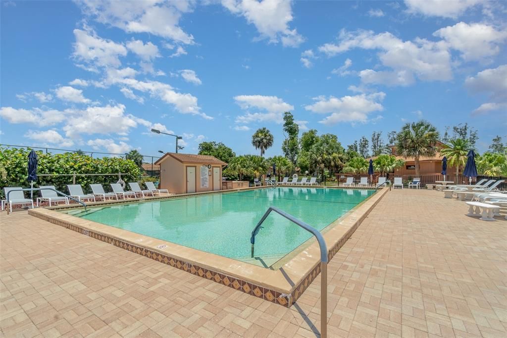 For Sale: $179,999 (2 beds, 1 baths, 1006 Square Feet)