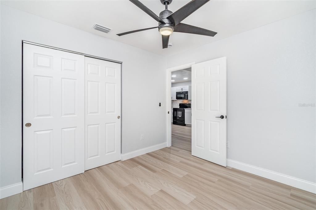 For Sale: $179,999 (2 beds, 1 baths, 1006 Square Feet)