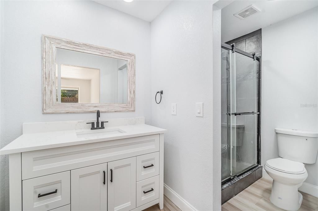 For Sale: $179,999 (2 beds, 1 baths, 1006 Square Feet)