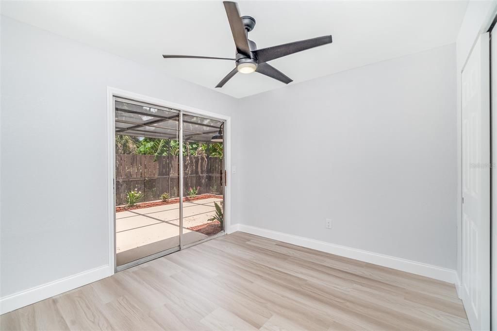 For Sale: $179,999 (2 beds, 1 baths, 1006 Square Feet)