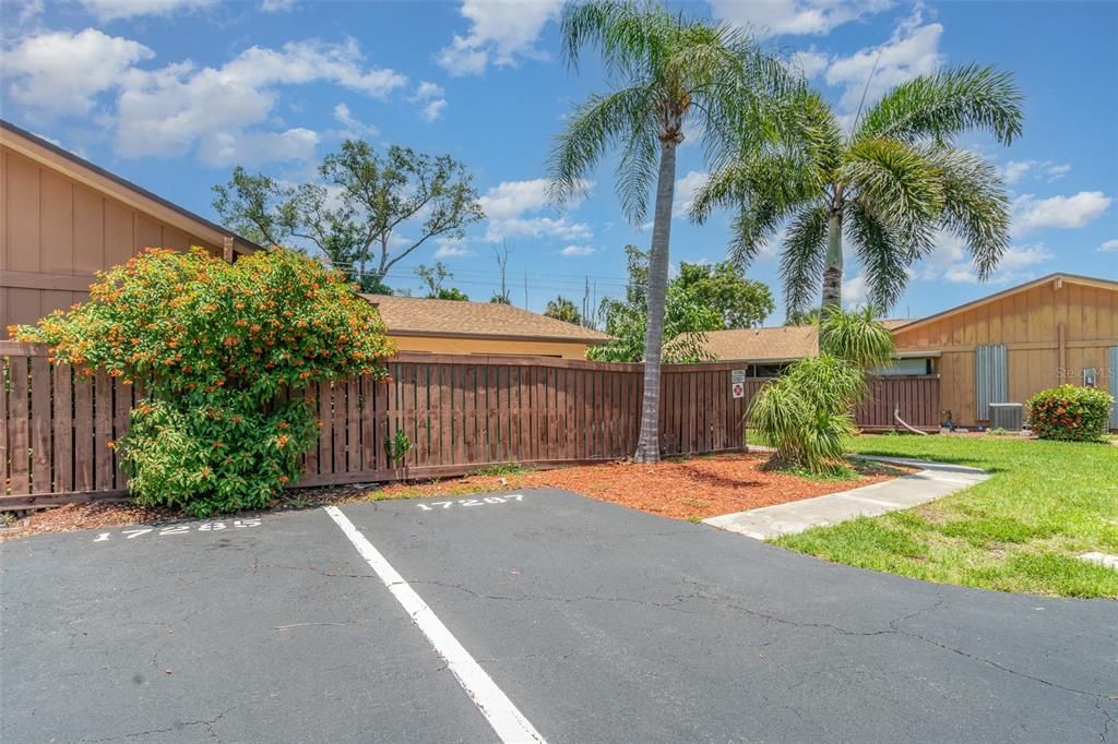 For Sale: $179,999 (2 beds, 1 baths, 1006 Square Feet)