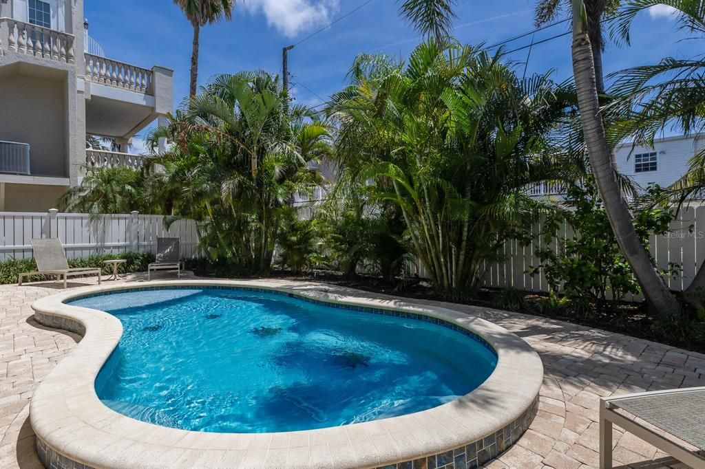 合同活跃: $1,895,000 (5 贝兹, 0 浴室, 2342 平方英尺)