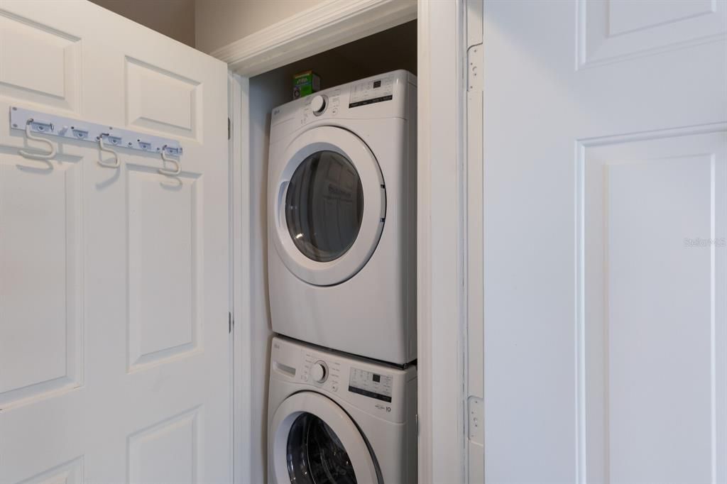 合同活跃: $1,895,000 (5 贝兹, 0 浴室, 2342 平方英尺)