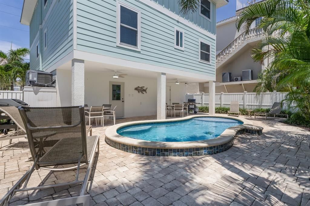 合同活跃: $1,895,000 (5 贝兹, 0 浴室, 2342 平方英尺)