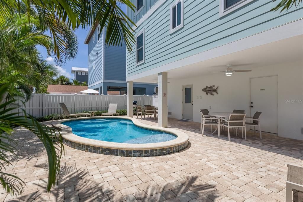 合同活跃: $1,895,000 (5 贝兹, 0 浴室, 2342 平方英尺)