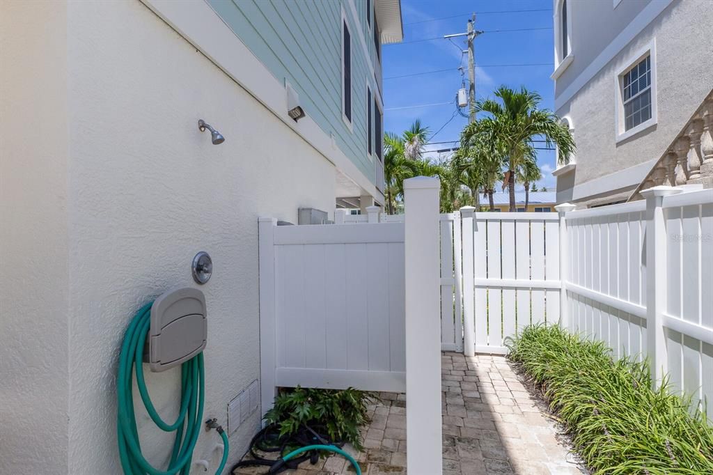 合同活跃: $1,895,000 (5 贝兹, 0 浴室, 2342 平方英尺)