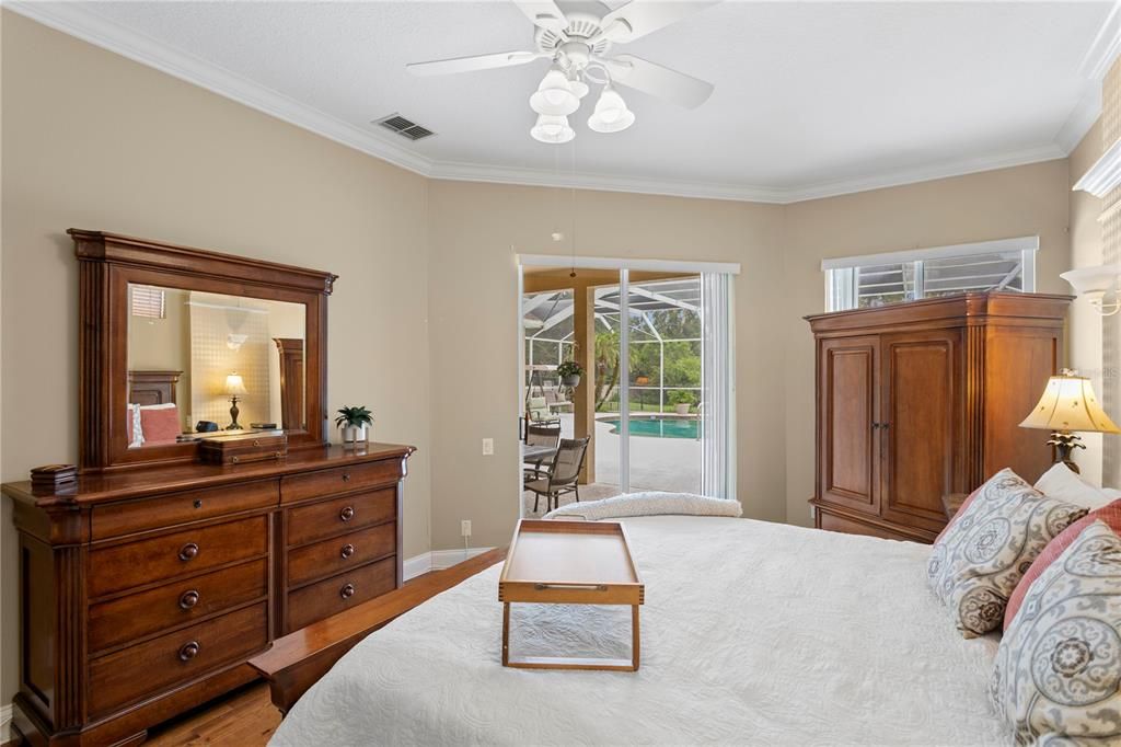 合同活跃: $1,130,000 (4 贝兹, 3 浴室, 2883 平方英尺)