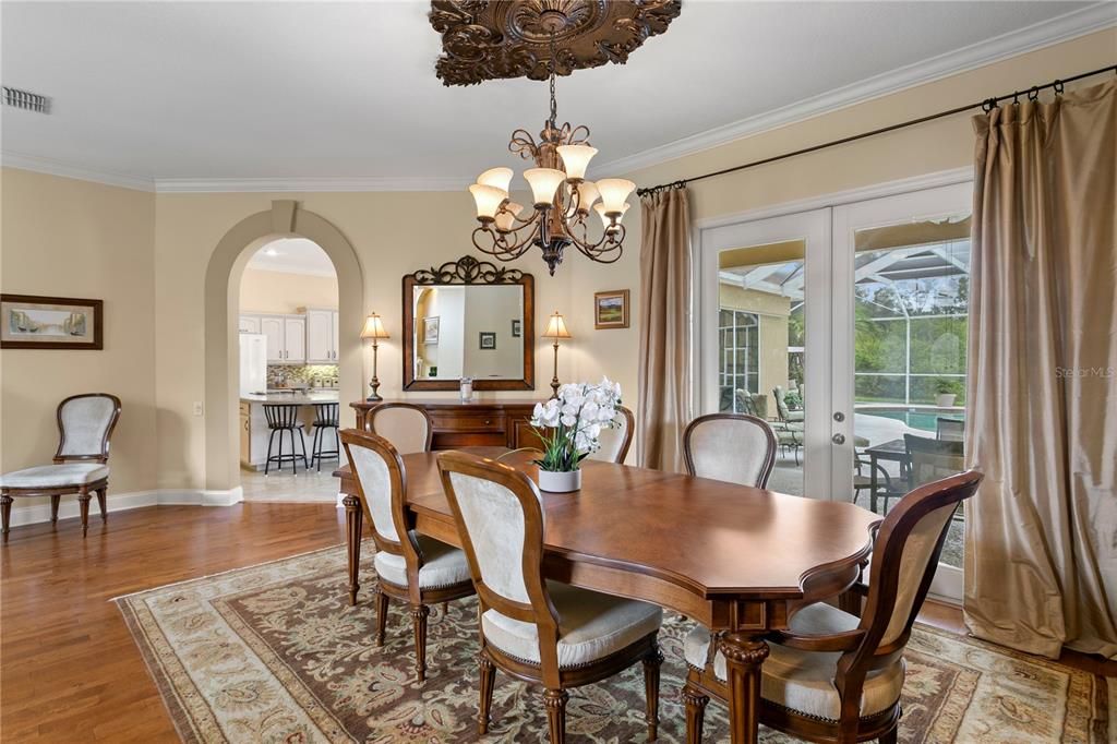 合同活跃: $1,130,000 (4 贝兹, 3 浴室, 2883 平方英尺)