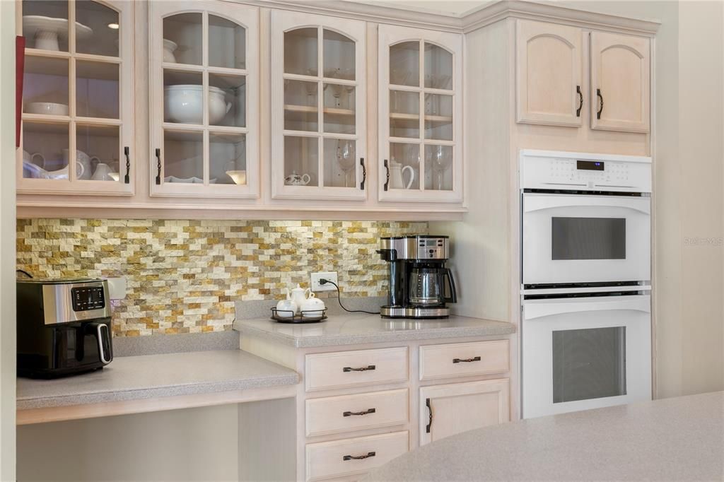 合同活跃: $1,130,000 (4 贝兹, 3 浴室, 2883 平方英尺)