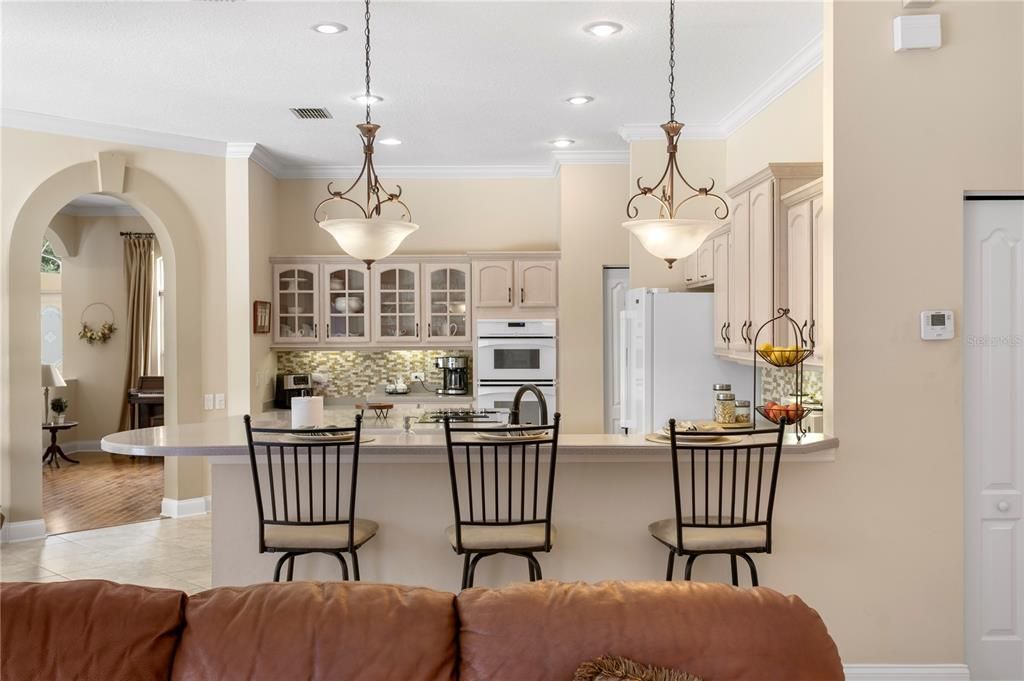 合同活跃: $1,130,000 (4 贝兹, 3 浴室, 2883 平方英尺)