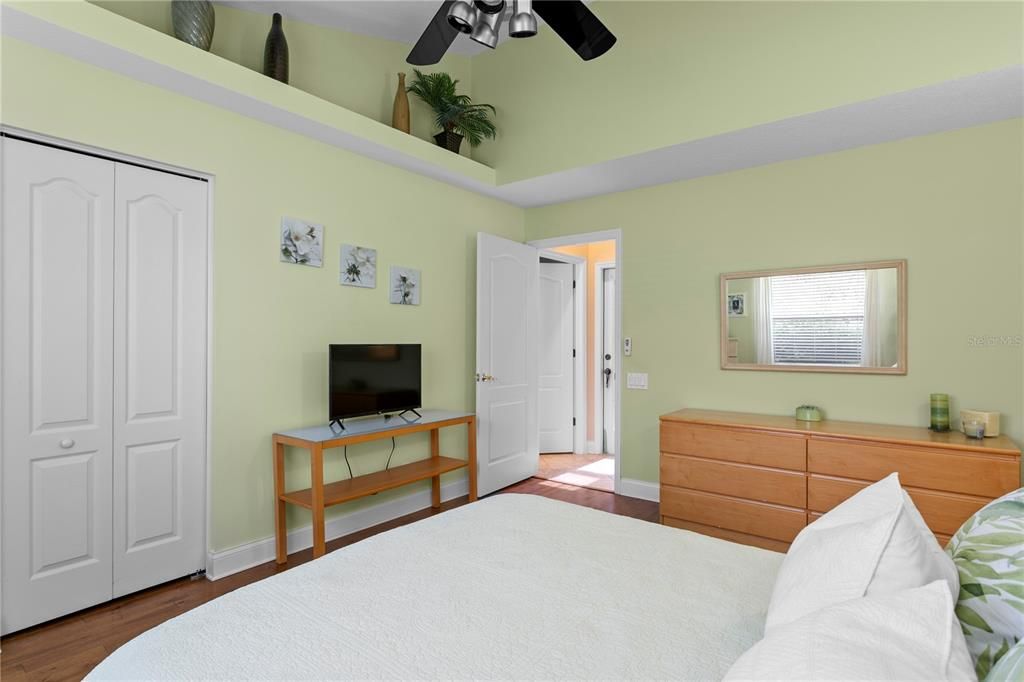 合同活跃: $1,130,000 (4 贝兹, 3 浴室, 2883 平方英尺)