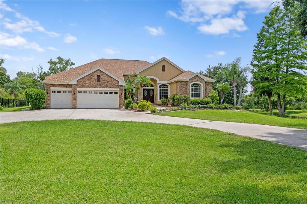 合同活跃: $1,130,000 (4 贝兹, 3 浴室, 2883 平方英尺)