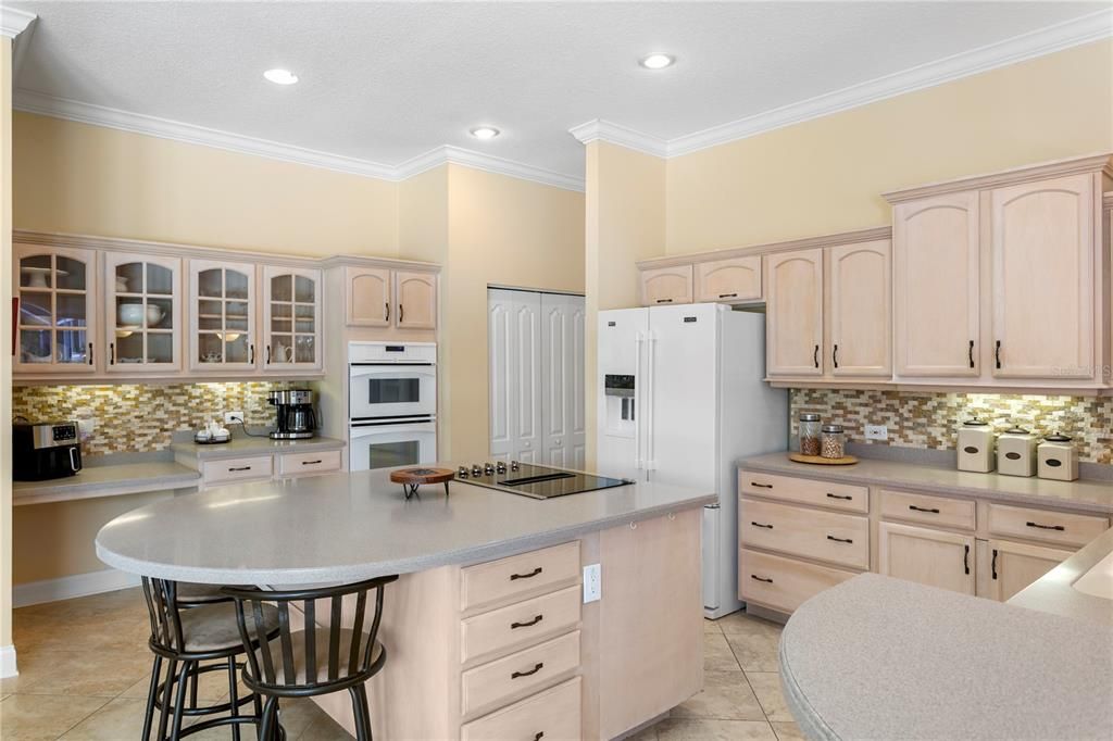 合同活跃: $1,130,000 (4 贝兹, 3 浴室, 2883 平方英尺)