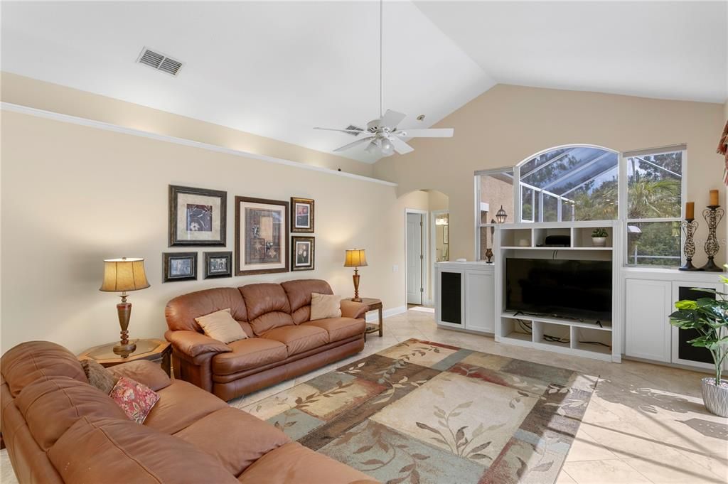 合同活跃: $1,130,000 (4 贝兹, 3 浴室, 2883 平方英尺)