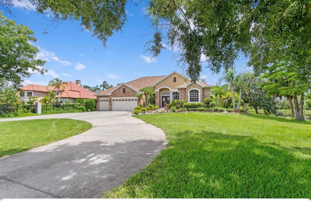 合同活跃: $1,130,000 (4 贝兹, 3 浴室, 2883 平方英尺)