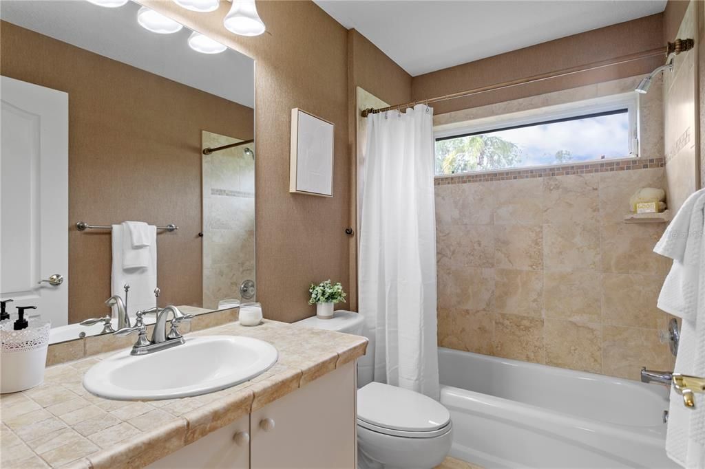 合同活跃: $1,130,000 (4 贝兹, 3 浴室, 2883 平方英尺)