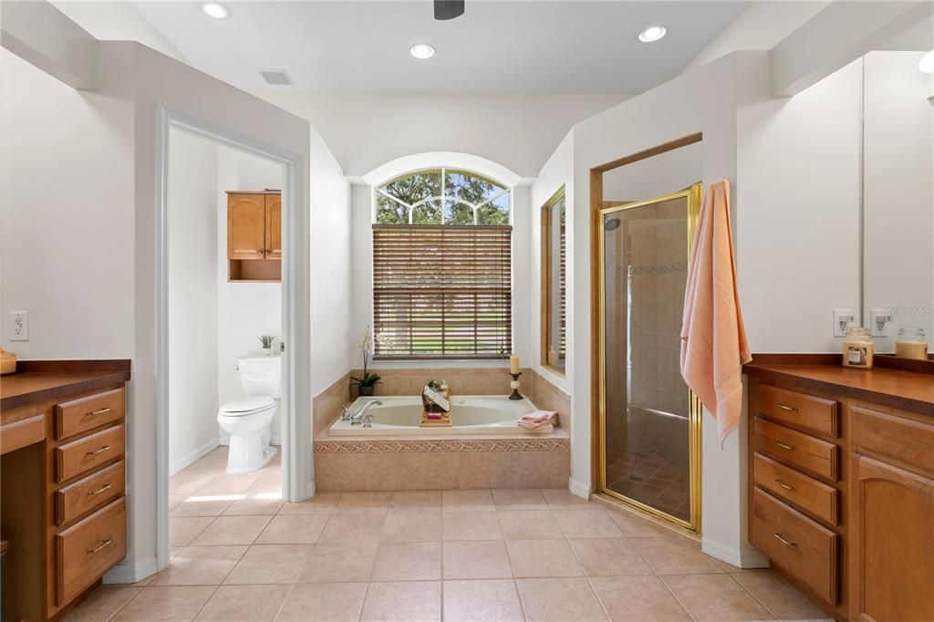 合同活跃: $1,130,000 (4 贝兹, 3 浴室, 2883 平方英尺)