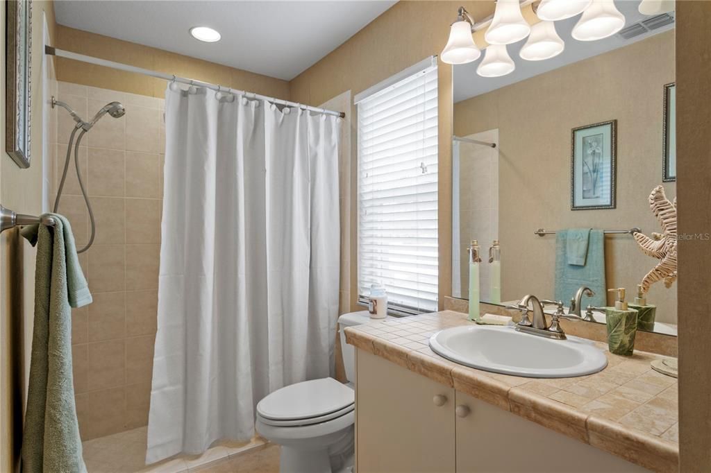 合同活跃: $1,130,000 (4 贝兹, 3 浴室, 2883 平方英尺)