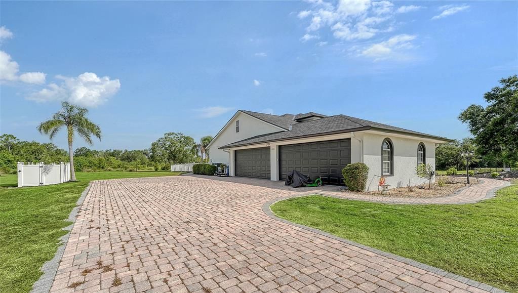 For Sale: $1,795,000 (5 beds, 3 baths, 4152 Square Feet)