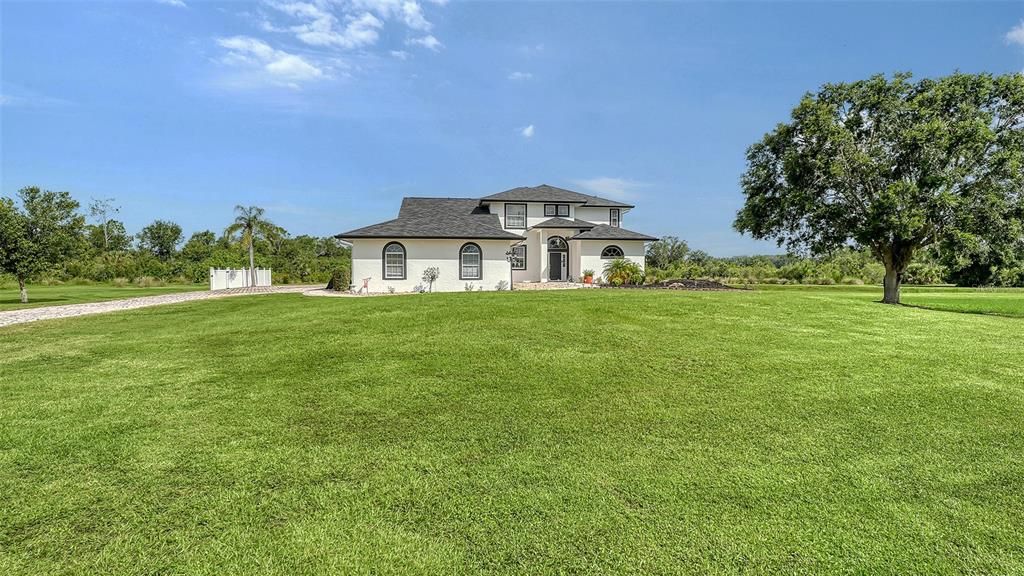 For Sale: $1,795,000 (5 beds, 3 baths, 4152 Square Feet)