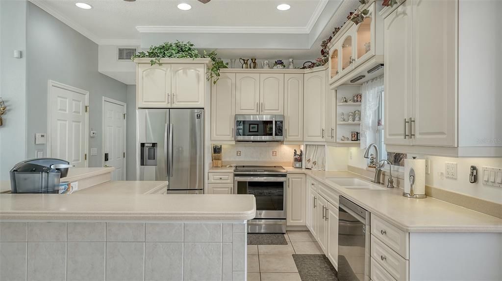 For Sale: $1,795,000 (5 beds, 3 baths, 4152 Square Feet)