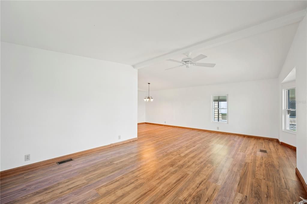 待售: $115,000 (3 贝兹, 2 浴室, 1176 平方英尺)