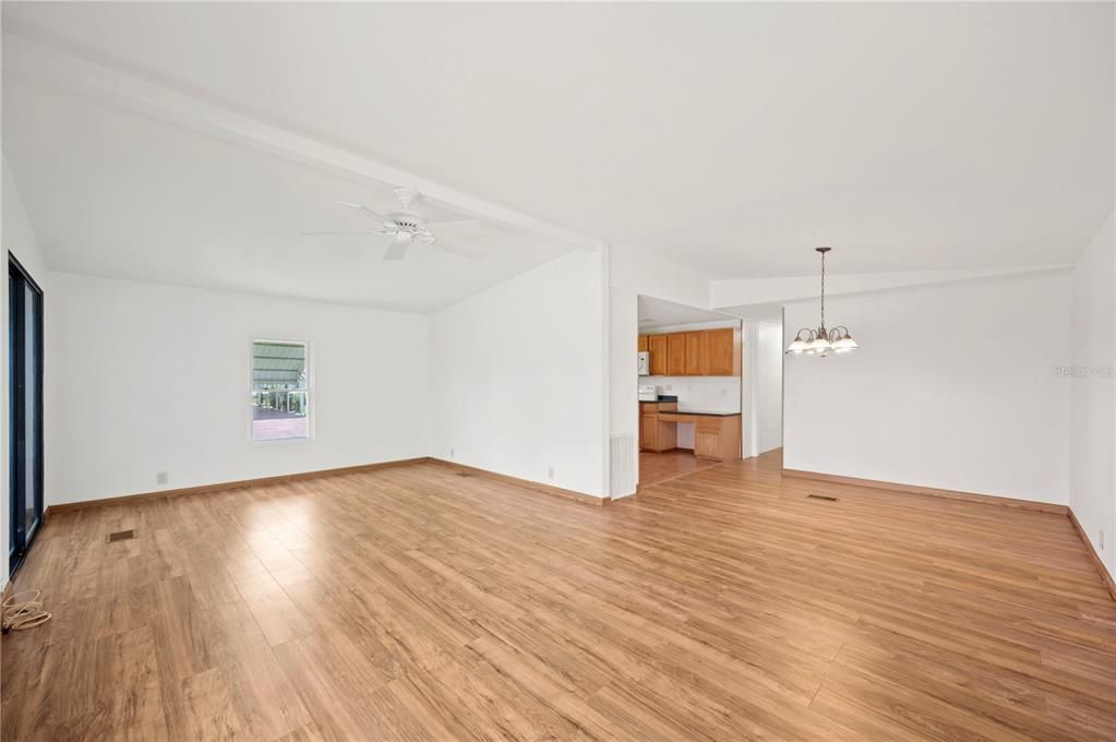 待售: $115,000 (3 贝兹, 2 浴室, 1176 平方英尺)