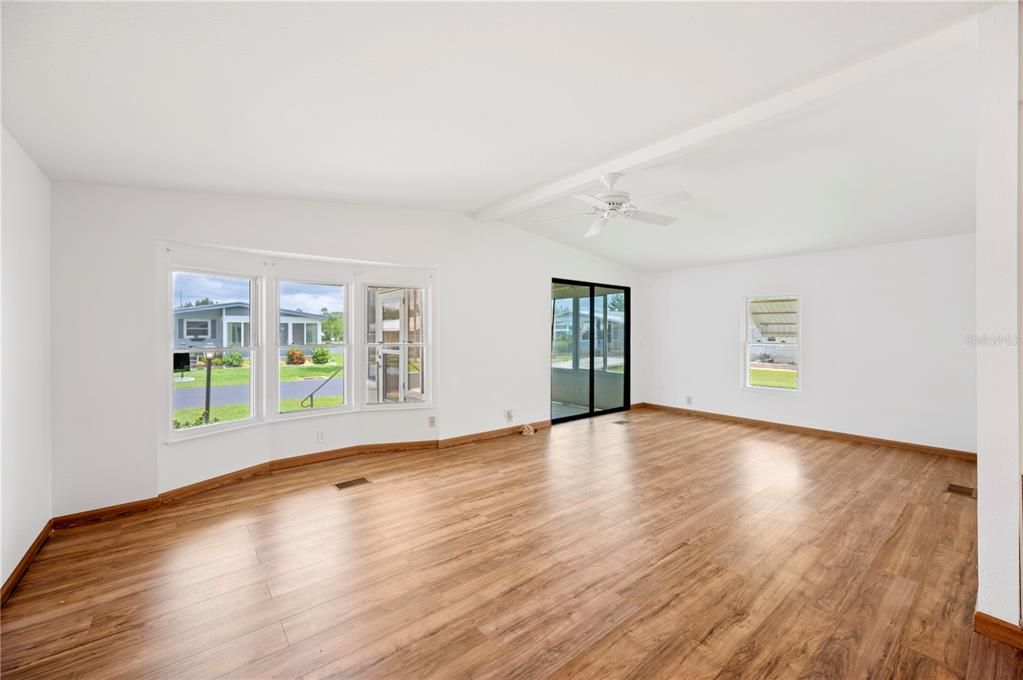 待售: $115,000 (3 贝兹, 2 浴室, 1176 平方英尺)