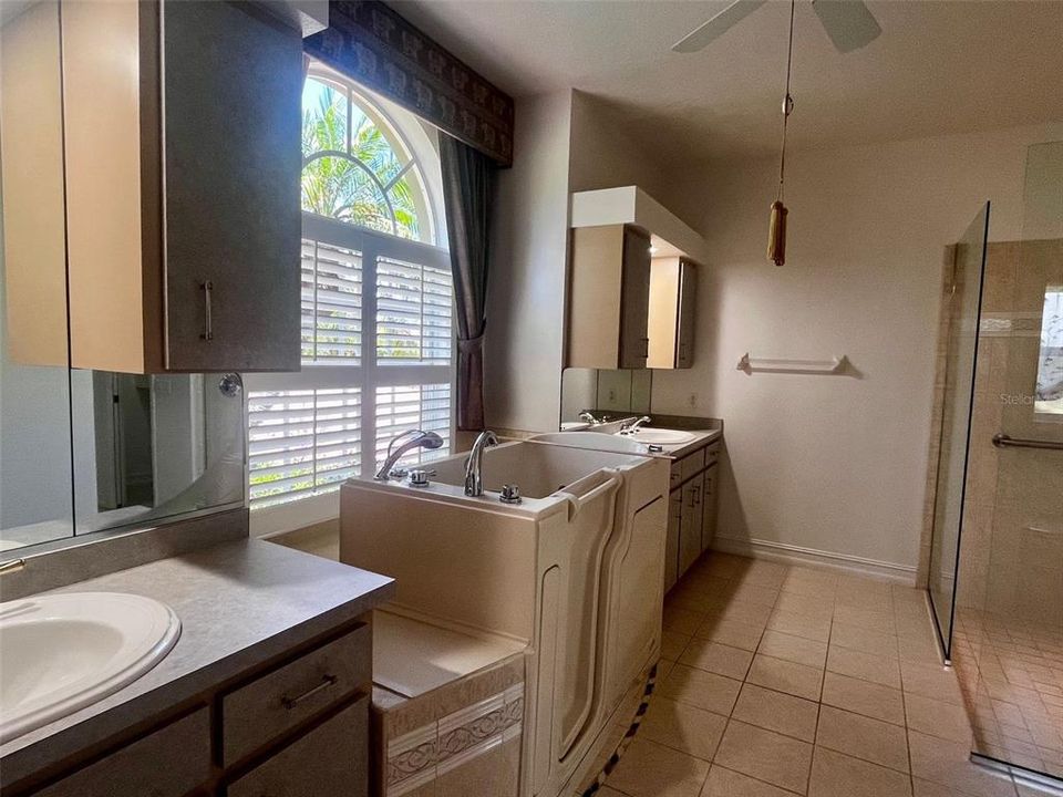 For Rent: $6,000 (3 beds, 2 baths, 2577 Square Feet)