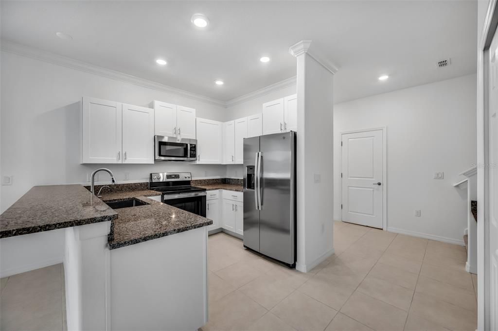 合同活跃: $1,995 (3 贝兹, 2 浴室, 1787 平方英尺)